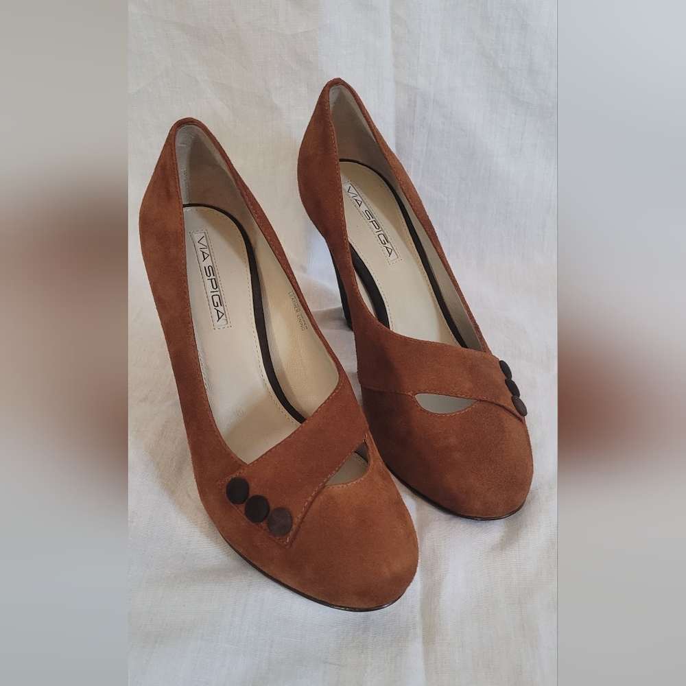 VIA SPIGA NEW Brown Tan And Black Button Suede 7.5 Heels 7 1/2 Womens